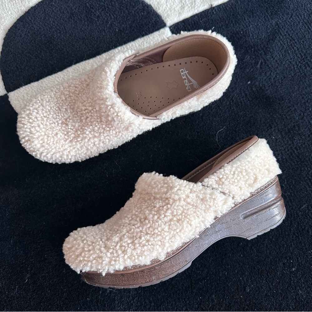 LIKE NEW Dansko Shearling Clogs - Picture 2 of 4